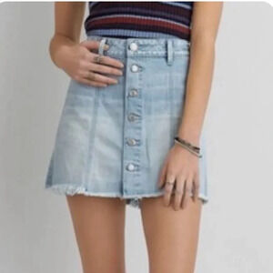 light wash American Eagle button up denim mini skirt with raw hem size 4